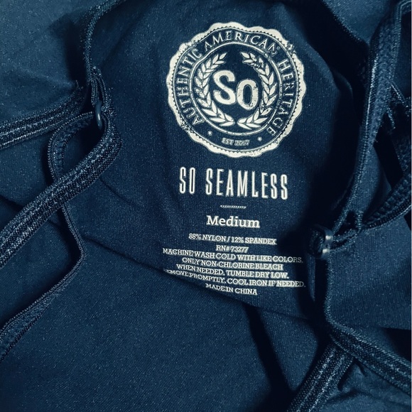 Bundle of 5 Tank  Tops 🌷SO SEAMLESS - Picture 10 of 14